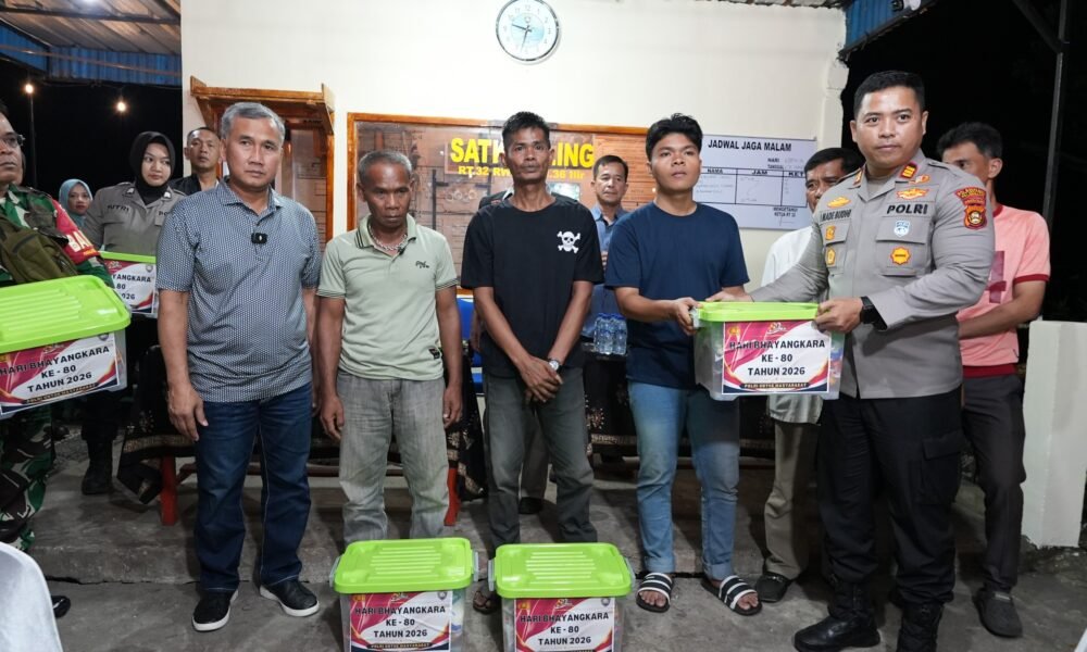 Kawal Program Kesejahteraan Nasional, Polda Sumsel Salurkan Bantuan Sosial Melalui Satkamling di Gandus