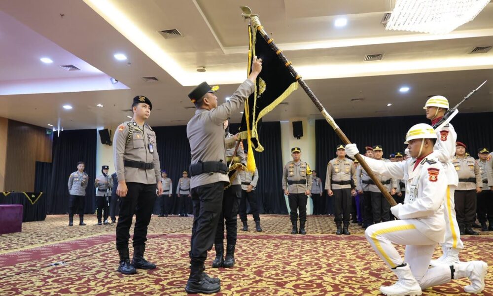 Hari Bhayangkara ke-80, Kapolda Sumsel Pimpin Tradisi Sakral Pencucian Pataka Atidhira Wira Bhakti