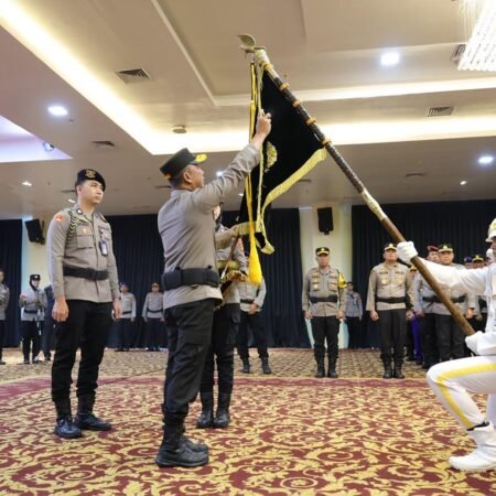 Hari Bhayangkara ke-80, Kapolda Sumsel Pimpin Tradisi Sakral Pencucian Pataka Atidhira Wira Bhakti