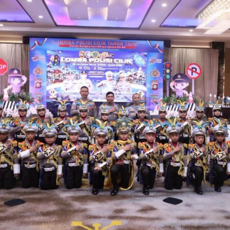 Polres OKU Juara Umum Lomba Polisi Cilik 2026 Se-Jajaran Polda Sumsel, Cetak Generasi Pelopor Keselamatan Kegiatan yang menjadi bagian dari rangkaian peringatan Hari Bhayangkara ke-80 tersebut sukses mempertemukan 17 kontingen Polisi Cilik dari seluruh Polres dan Polrestabes jajaran Polda Sumsel di Gedung Golden Sriwijaya Palembang, Kamis (25/6/2026). (Foto: Edho/Sriwijayaterkini.co)