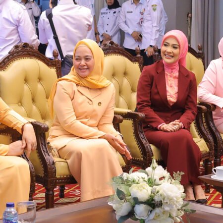 Ketua DWP Kota Palembang Hadiri Pengukuhan BKOW Sumsel 2026–2030, Perkuat Sinergi Organisasi Perempuan Ketua DWP Kota Palembang Hadiri Pengukuhan BKOW Sumsel 2026–2030. (Foto: Yulie/sriwijayaterkini.co)