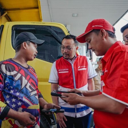Dirut Pertamina Patra Niaga Pastikan Layanan SPBU di Palembang Berjalan Optimal