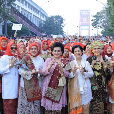 Sumsel Pecahkan Rekor MURI Parade Perempuan Berbusana Songket Terbanyak di CFD