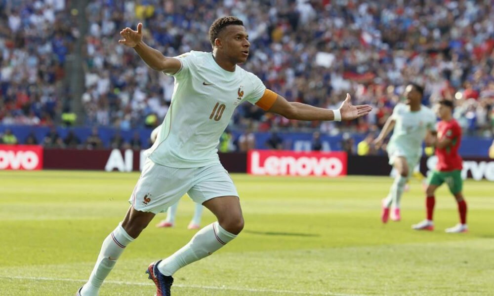 Kebuntuan akhirnya pecah pada menit ke-60 ketika Kylian Mbappe menebus kegagalannya dari titik putih dengan melepaskan tendangan melengkung yang tak mampu dijangkau Bounou. (Foto: detiksport.com)