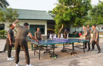Pangdam II/Swj Mayjen TNI Ujang Darwis bersama para pejabat utama Kodam II/Sriwijaya mengikuti olahraga bersama dan nonton bareng Piala Dunia 2026 di Makomlekdam II/Swj Palembang sebagai upaya memperkuat soliditas, sportivitas, dan sinergi antar jajaran Kodam II/Sriwijaya. (Foto: Yulie)