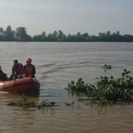 Tim SAR Cari Perempuan yang Dilaporkan Hilang Tenggelam Saat Hendak Mandi di Sungai Tim SAR Cari Perempuan yang Dilaporkan Hilang Tenggelam Saat Hendak Mandi di Sungai