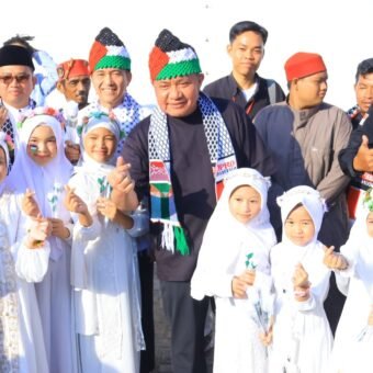 Herman Deru Ajak Warga Sumsel Perkuat Kepedulian untuk Palestina pada Konser Amal Wali Band Herman Deru Ajak Warga Sumsel Perkuat Kepedulian untuk Palestina pada Konser Amal Wali Band