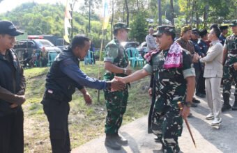 Danrem 044/Gapo Brigjen TNI Khabib Mahfud meresmikan Masjid Madrasatul Qur'an Bukit Lawu di Pondok Pesantren Madrasatul Qur'an, Desa Tegal Rejo, Kecamatan Lawang Kidul, Kabupaten Muara Enim. (Foto: Yulie)
