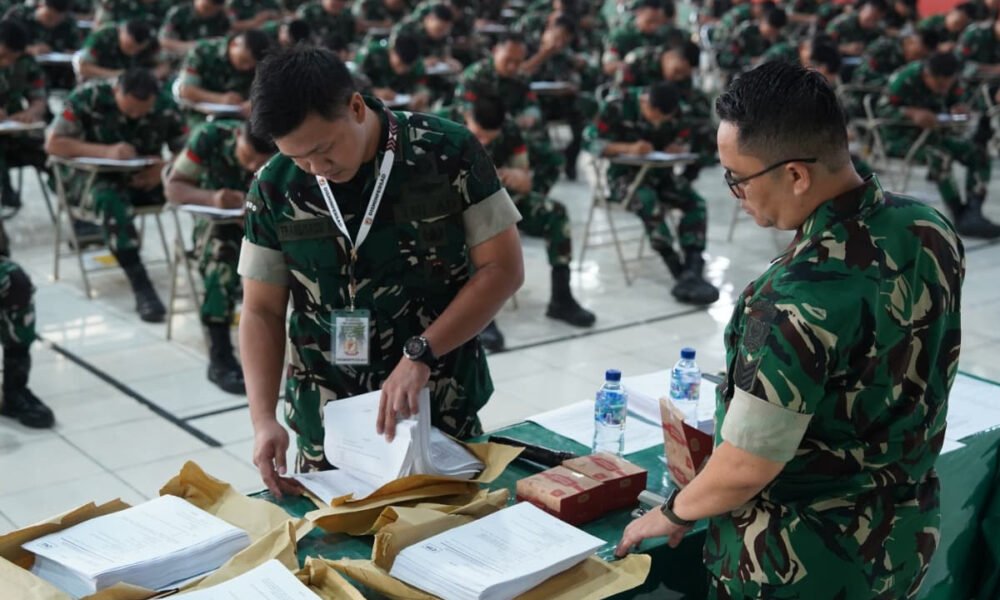 Hari kedua Tes Akademik Seleksi Diktukba TNI AD TA 2026 di GOR Merah Putih Jasdam II/Swj berlangsung lancar. Sebanyak 492 peserta mengikuti ujian. (Foto: Yulie/sriwijayaterkini.co)