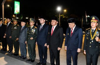 Khidmat Renungan Suci di TMP Ksatria Ksetra Siguntang, Danrem 044/Gapo dan Forkopimda Sumsel Hormati Jasa Pahlawan