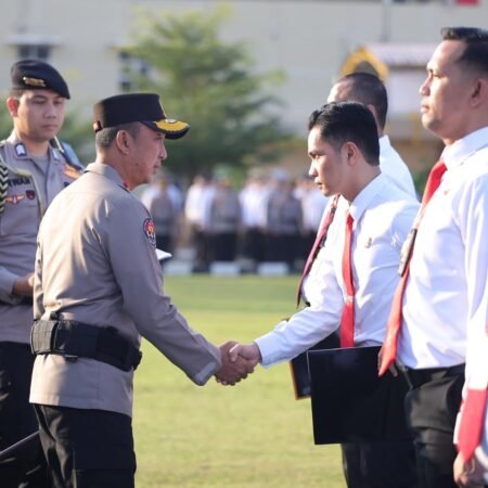 Kapolda Sumsel Beri Penghargaan 170 Personel, Ingatkan Pentingnya Menjaga Kesehatan