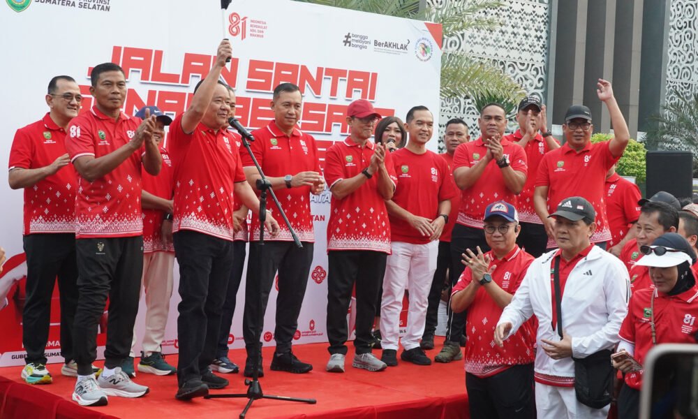 Pererat Silaturahmi dan Meriahkan HUT RI, Kasdam II/Sriwijaya Hadiri Jalan Santai dan Senam Bersama