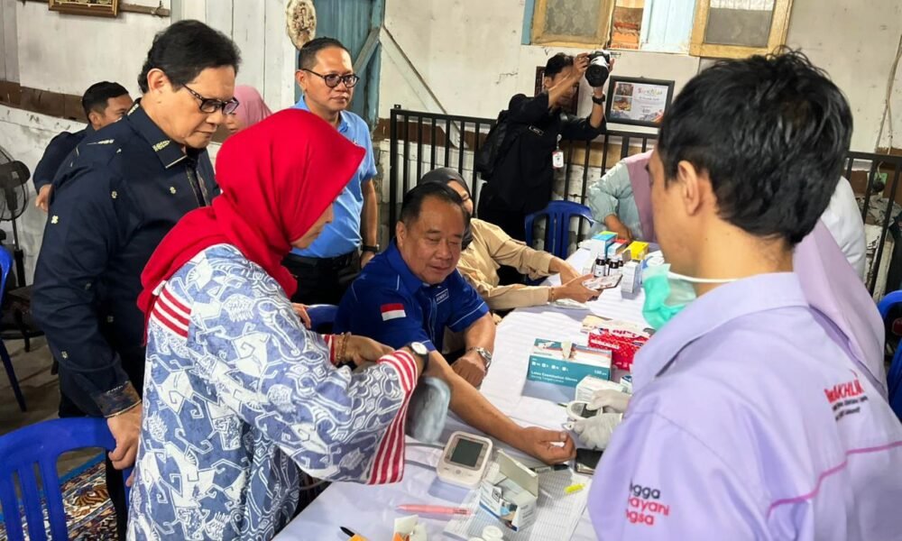 Cik Ujang Hadiri Gerakan Langit Biru Demokrat Sumsel, Ratusan Warga Palembang Cek Kesehatan Gratis