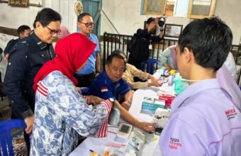 Cik Ujang Hadiri Gerakan Langit Biru Demokrat Sumsel, Ratusan Warga Palembang Cek Kesehatan Gratis