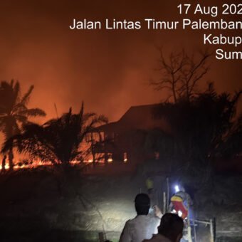 Lindungi Permukiman Warga, Ops Aman Nusa Polda Sumsel Kendalikan Karhutla di Indralaya Utara