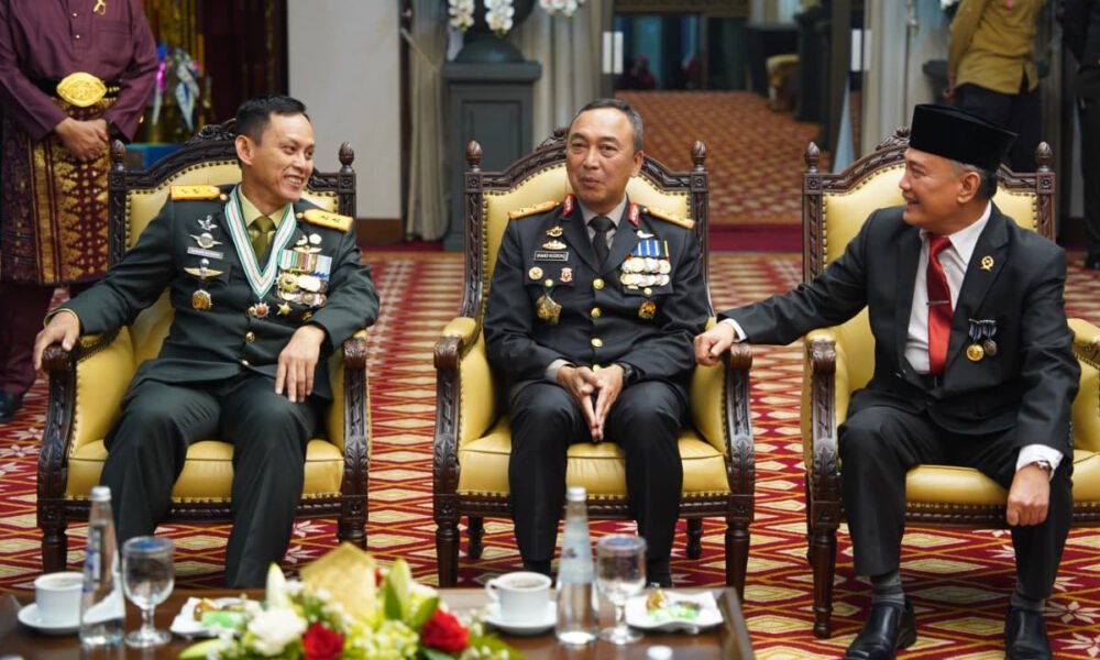 Pangdam II/Swj Hadiri Rangkaian Upacara Detik-Detik Proklamasi HUT ke-81 RI di Griya Agung Palembang