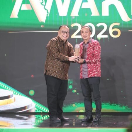 Kapolda Sumsel Dianugerahi Penghargaan Penjaga Keamanan dan Ketahanan Energi di Bumi Sriwijaya