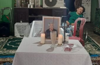 Cucu Mengamuk, Nenek 89 Tahun di Palembang Tewas Terbakar Usai Dilempar Botol Pertalite Cucu Mengamuk, Nenek 89 Tahun di Palembang Tewas Terbakar Usai Dilempar Botol Pertalite