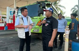 Antrean Solar Mengular Sampai Jalan Noerdin Pandji, Herman Deru Desak Pertamina Segera Tambah Pasokan