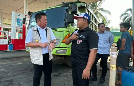 Antrean Solar Mengular Sampai Jalan Noerdin Pandji, Herman Deru Desak Pertamina Segera Tambah Pasokan