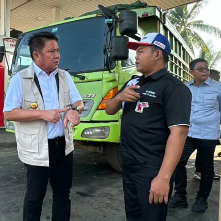 Antrean Solar Mengular Sampai Jalan Noerdin Pandji, Herman Deru Desak Pertamina Segera Tambah Pasokan