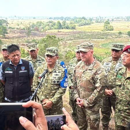 Materi Airborne Latgabma Super Garuda Shield 2026 di Baturaja Ditinjau Langsung Dankodiklat TNI