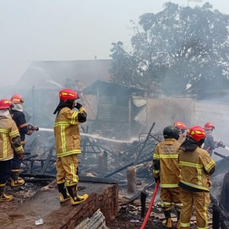 Kebakaran Permukiman Padat di Jalan Jepang Kertapati Palembang, 9 Rumah Kayu Terbakar