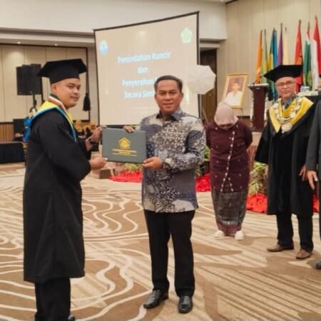 Hadir di Wisuda Unitas Palembang, Ketua DPRD Prabumulih Tekankan Peran Lulusan