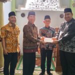 Perkuat Semangat Kafilah MTQ Nasional, Kakanwil Kemenag Sumsel Salurkan Bantuan di Semarang