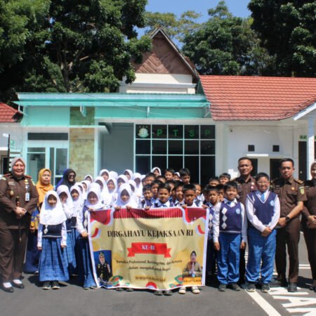 Kenalkan Hukum Sejak Dini, Kejari Pagar Alam Terima Kunjungan Pelajar SDN 74