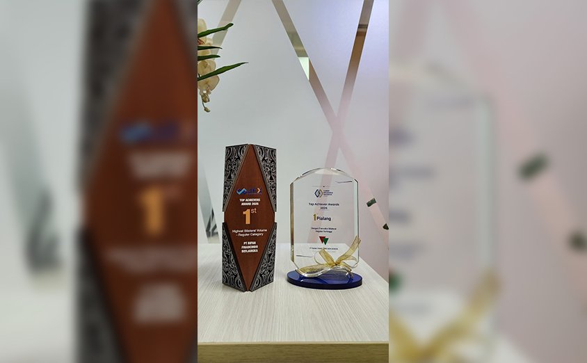 PT Rifan Financindo Berjangka Raih Penghargaan Transaksi Bilateral Reguler Tertinggi Nasional