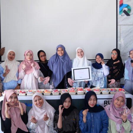 Dari Lilin Jadi Peluang Usaha, Rumah BUMN Bukit Asam Latih Warga Bikin Kreasi Aromatik