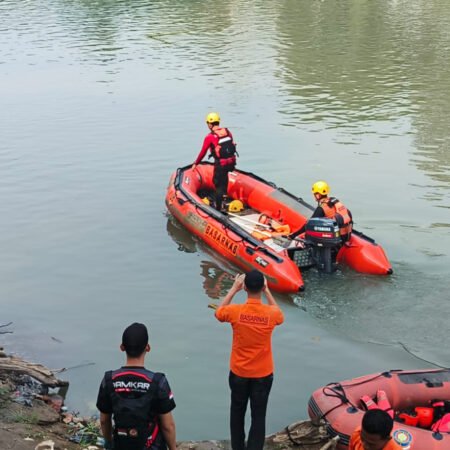 Tim SAR Sisir Sungai Lematang Cari Pelajar 15 Tahun yang Tenggelam Saat Memancing