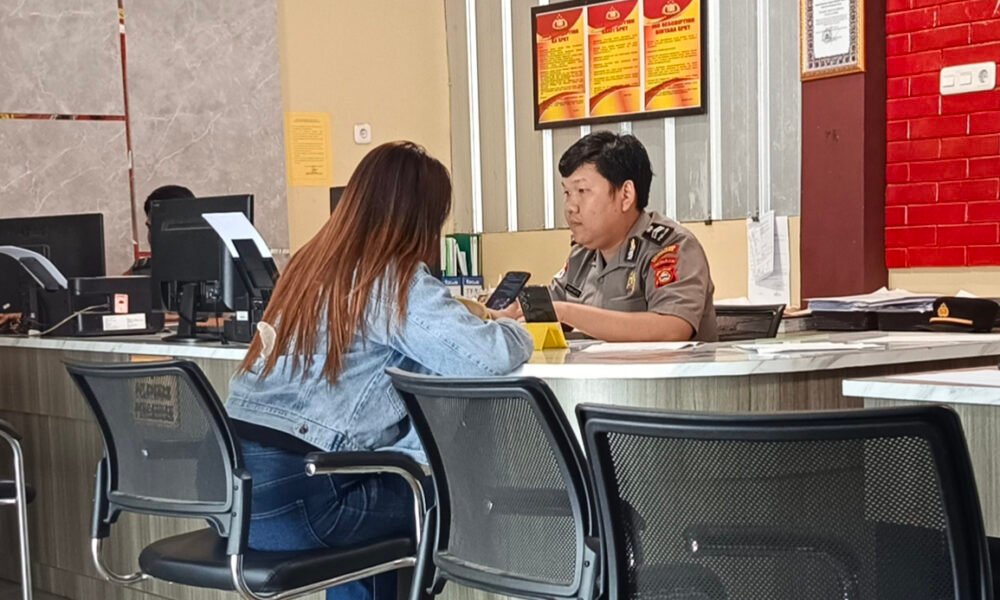 Temui Anak di Rumah Mantan Suami, Wanita Muda Berambut Pirang Diduga Jadi Korban Kekerasan