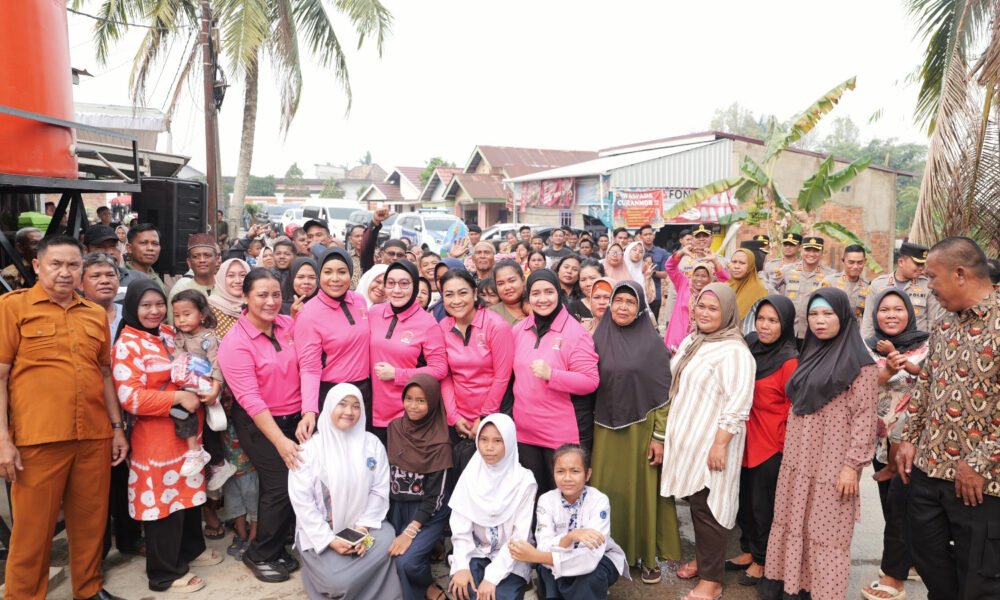 Warga Pulau Borang Dapat Sembako hingga Layanan Kesehatan dari Bhayangkari Peduli