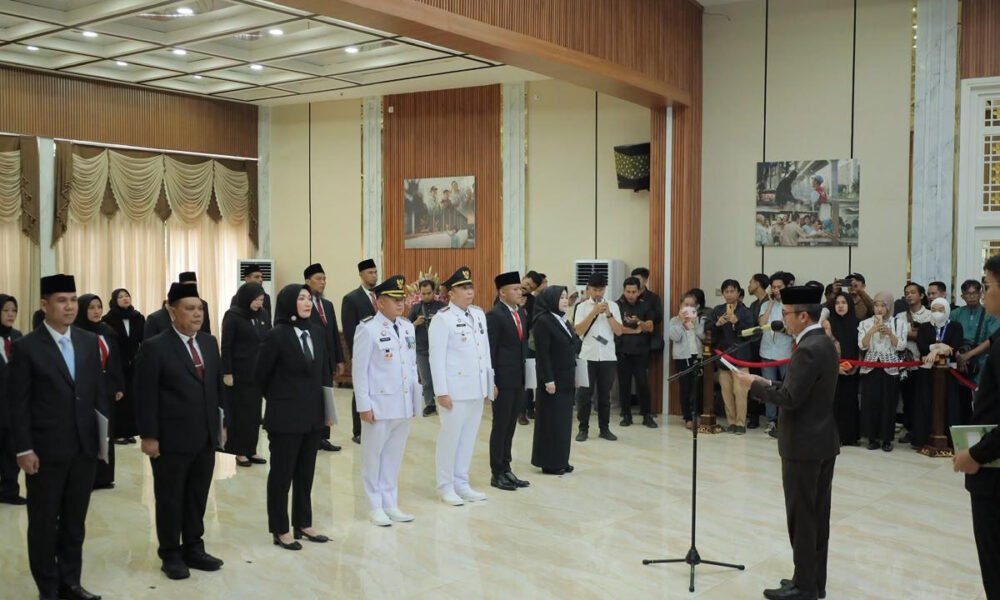 Lantik 23 Pejabat Pemkot Palembang, Ratu Dewa Beri Peringatan Keras: Jangan Tunggu Viral Baru Bergerak