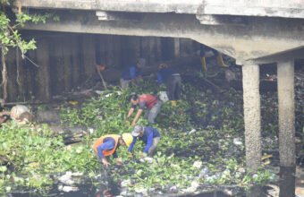 Jelang Musim Hujan, Pemkot Palembang Bersihkan Anak Sungai di 5 Kecamatan
