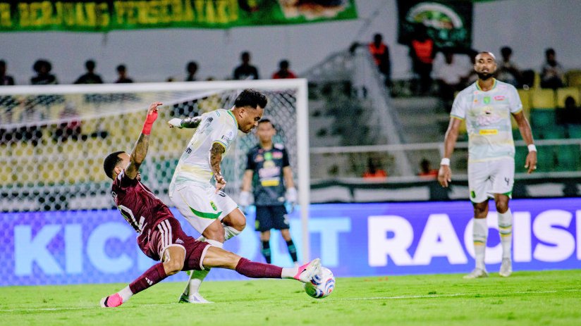 Persebaya Tumbang 0-1 dari PSM Makassar, Dua Penalti Alex Martins Gagal Berbuah Gol