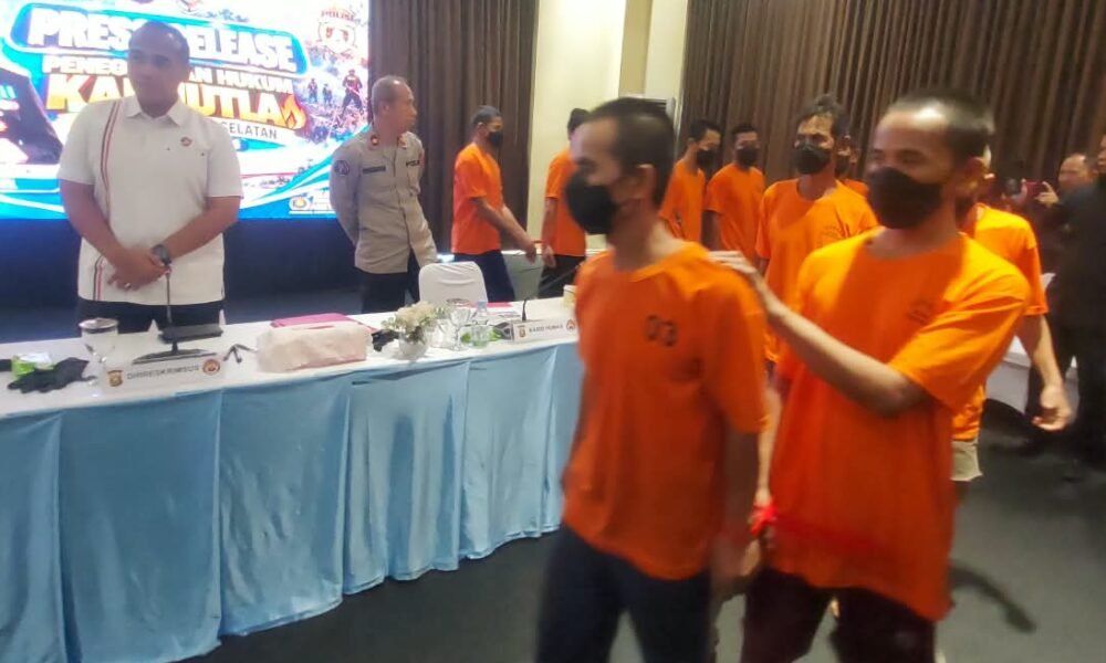 Update Karhutla Sumsel: 53 Perorangan Jadi Tersangka, 20 Klaster Korporasi Diselidiki Update Karhutla Sumsel: 53 Perorangan Jadi Tersangka, 20 Klaster Korporasi Diselidiki